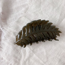 Load image into Gallery viewer, Leaf Claw : Translucent Collection
