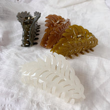 Load image into Gallery viewer, Leaf Claw : Translucent Collection