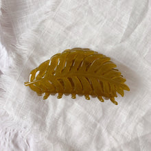 Load image into Gallery viewer, Leaf Claw : Translucent Collection
