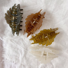 Load image into Gallery viewer, Leaf Claw : Translucent Collection