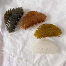 Load image into Gallery viewer, Leaf Claw : Translucent Collection