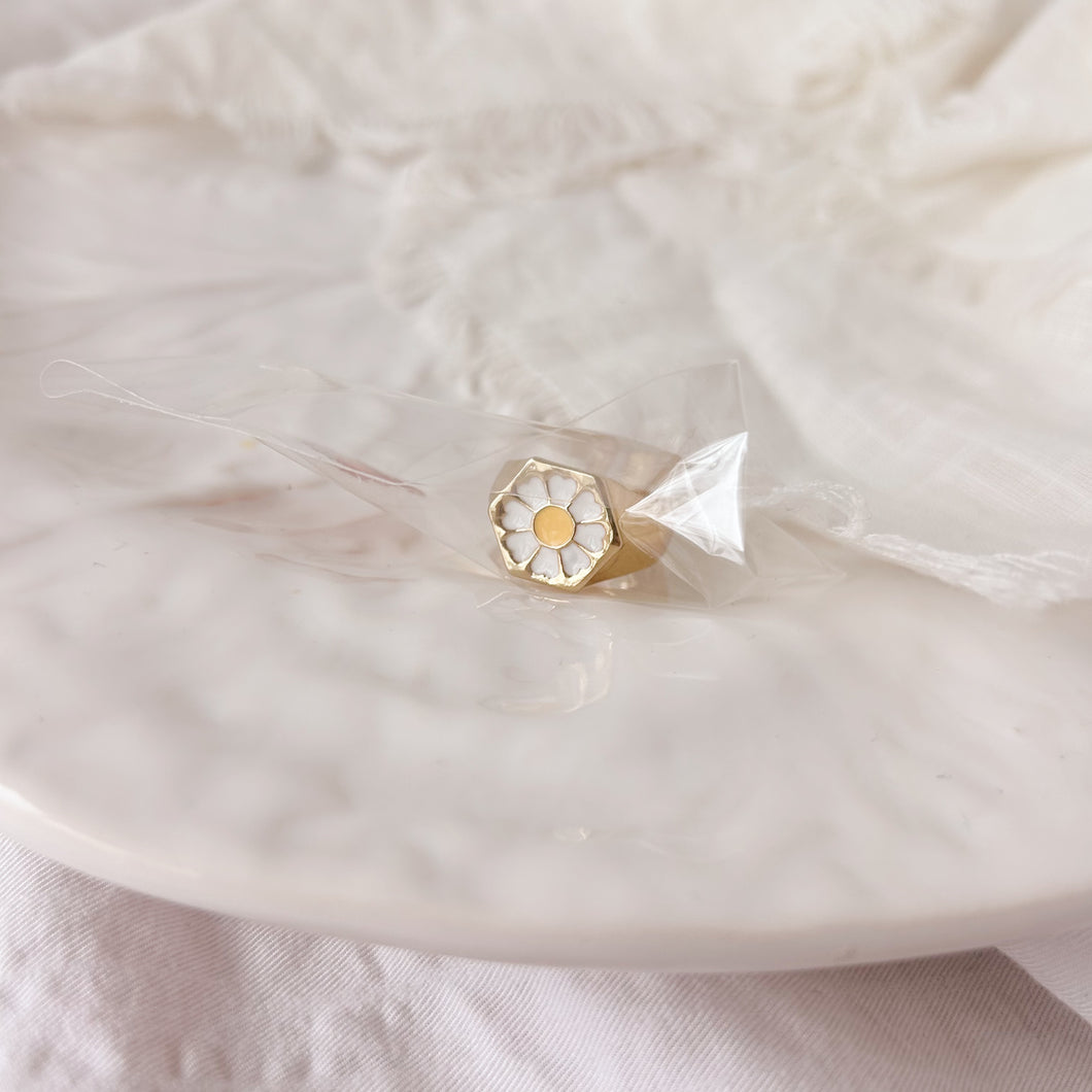 Daisy Ring : Flexible Sizing