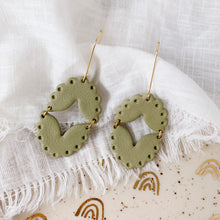 Load image into Gallery viewer, Doilies : Sage
