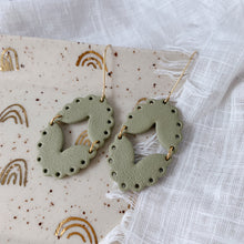 Load image into Gallery viewer, Doilies : Sage

